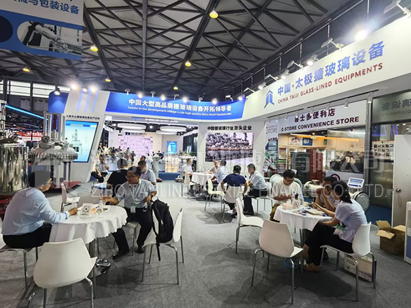 中國淄博太極搪玻璃設備在第二十二屆世界制藥原料中國展上備受關注